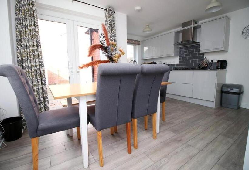 בית, חדר שינה 1, 4br Modern House | Free Parking | Cohost Partners