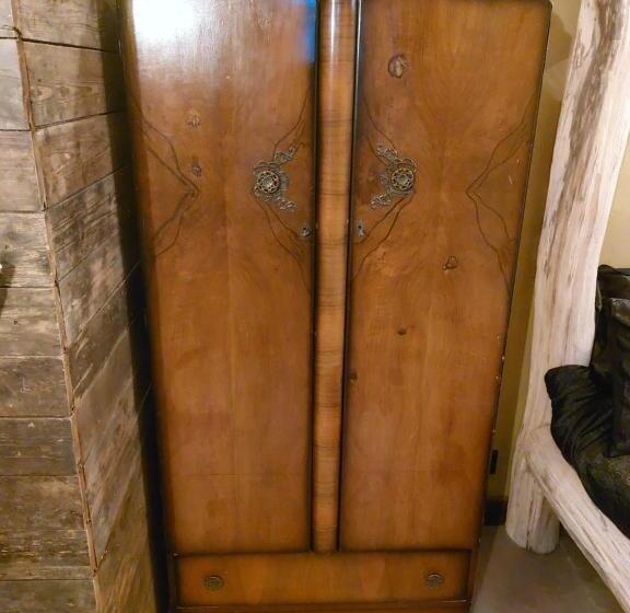 اتاق استاندارد, A Little Bit Of Magic Witchcraft