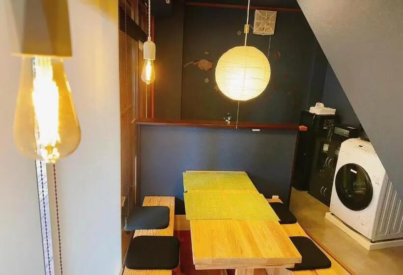 Villa 1 Makuuhuone, Aya Kamojima