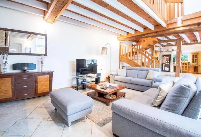 Talo 1 Makuuhuone, Country House Les Romarins   14 Pers