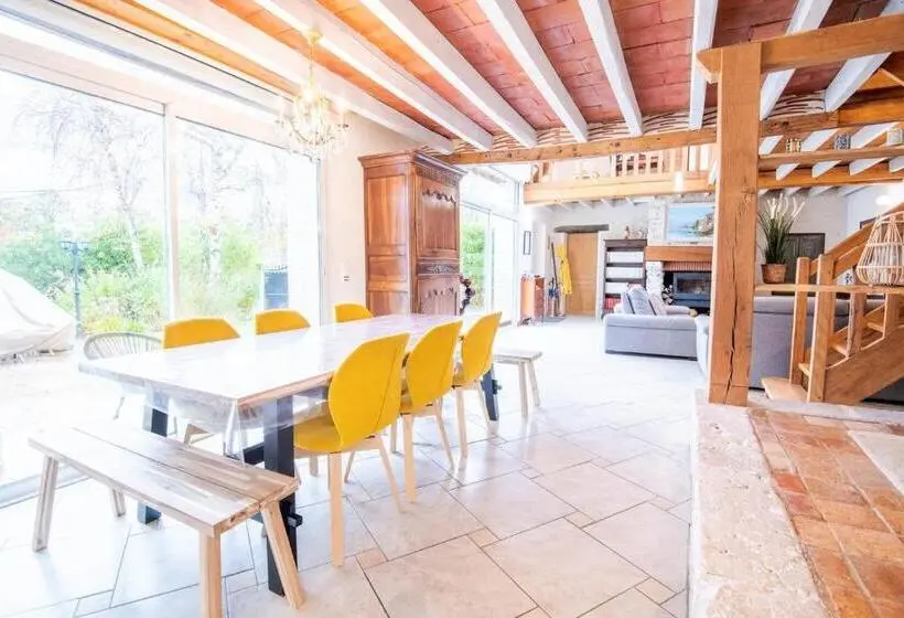 Talo 1 Makuuhuone, Country House Les Romarins   14 Pers