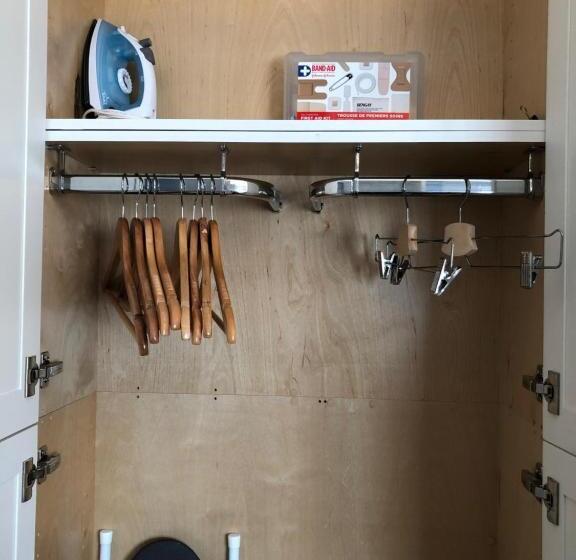 جناح غرفتين نوم, Lipton Place By Elegant Waterfront