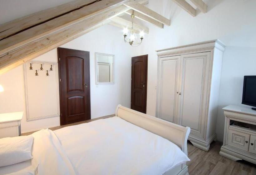 샬레, Pensiunea Rafael