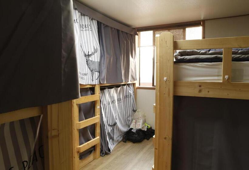 Pat in Cameră Comună, Baozen Guesthouse