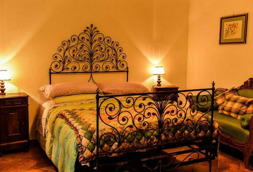 اتاق استاندارد با وان آب گرم, Cascina Folletto