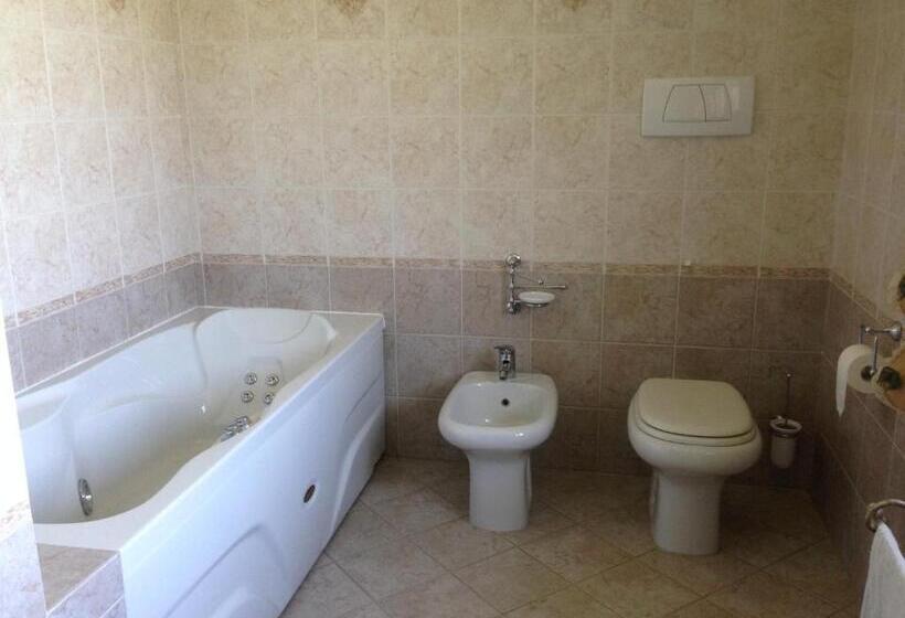 バスタブ付きスタンダードルーム, Cascina Folletto