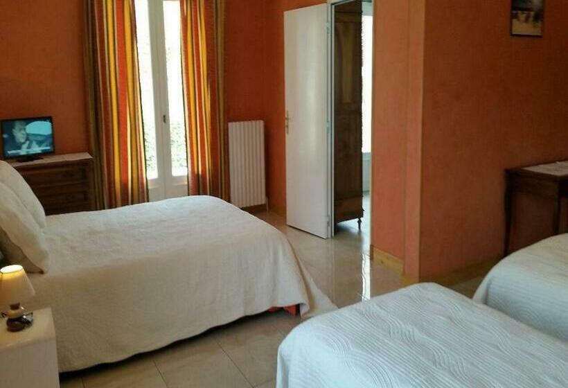 غرفة قياسية مزوَّدة بتراس, Chambres D'hôtes Du Plessis