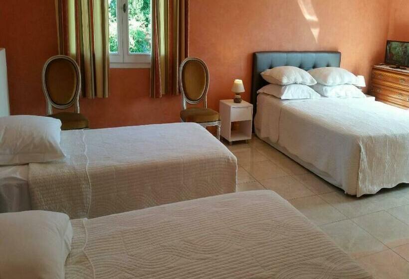 غرفة قياسية مزوَّدة بتراس, Chambres D'hôtes Du Plessis