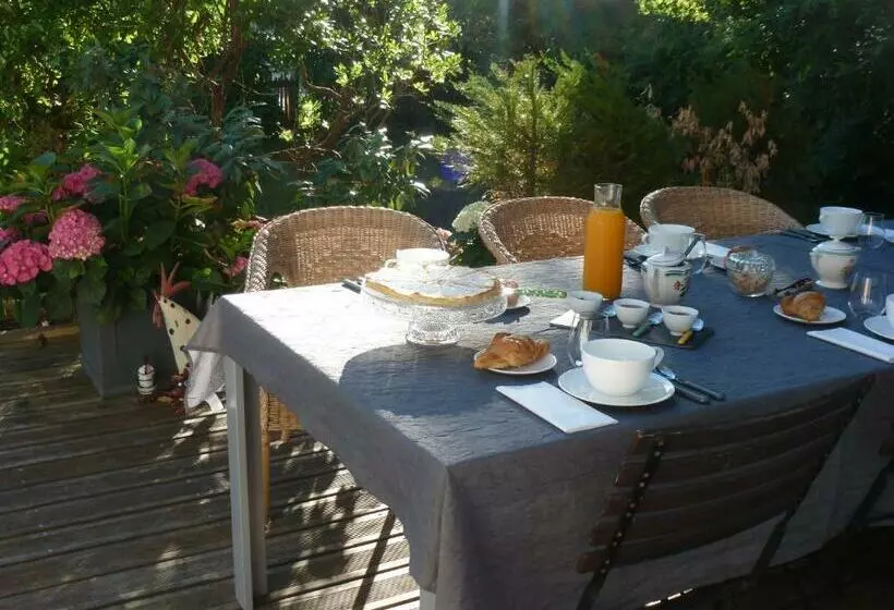Camera Standard con Balcone, Les Eaux Qui Rient