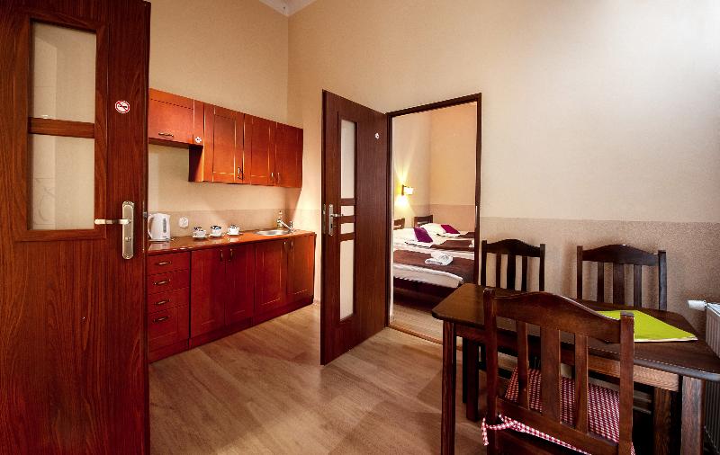 Семейный Номер, Copper City Motel