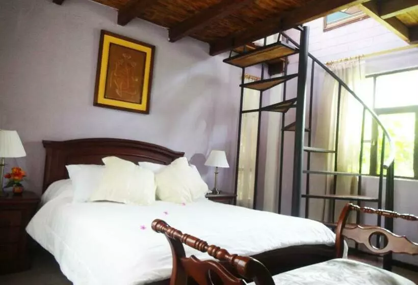 Perhehuone, Hosteria Casa Giralda