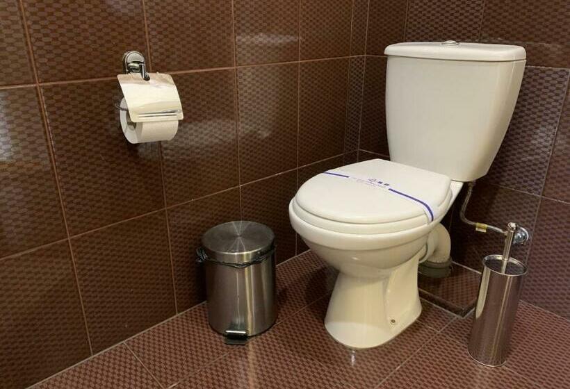 غرفة قياسية, готель цісар