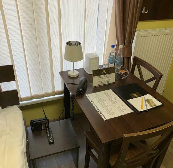 غرفة قياسية فردية لذوى الإحتياجات الخاصة, готель цісар