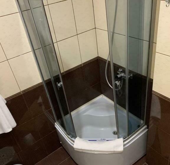 غرفة قياسية, готель цісар