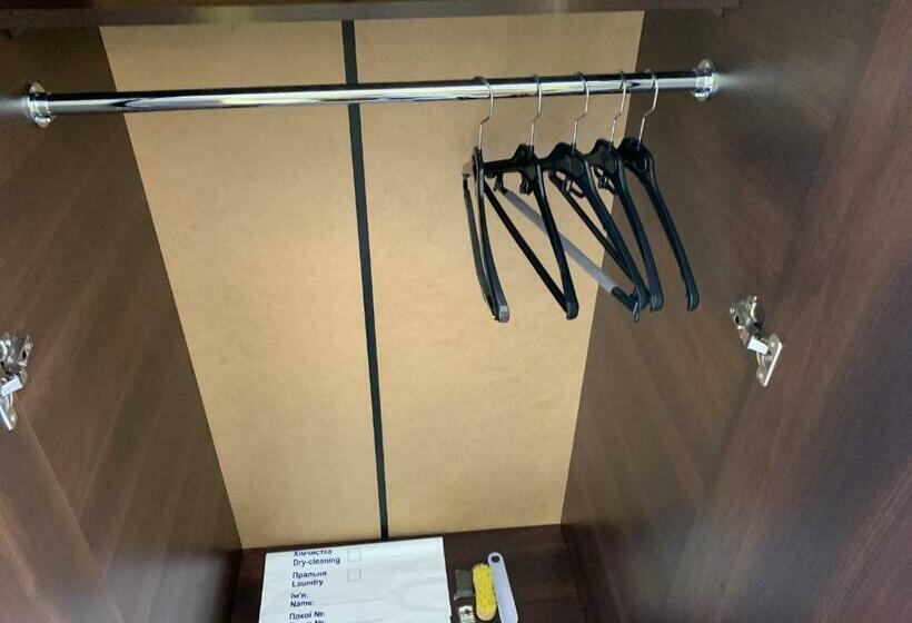 غرفة قياسية, готель цісар