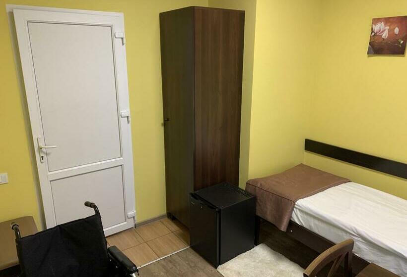 غرفة قياسية فردية لذوى الإحتياجات الخاصة, готель цісар