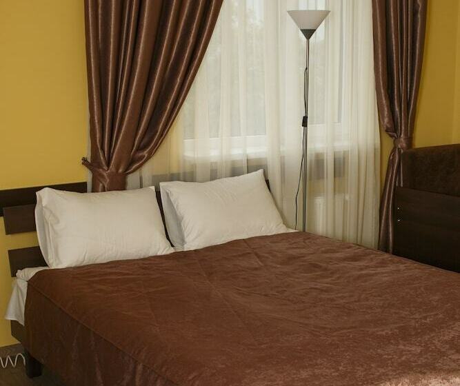 غرفة قياسية, готель цісар