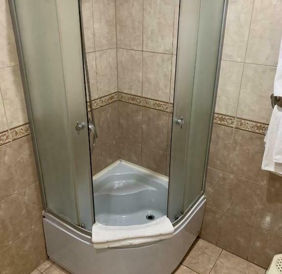 غرفة قياسية مزوَّدة بشُرفة, готель цісар