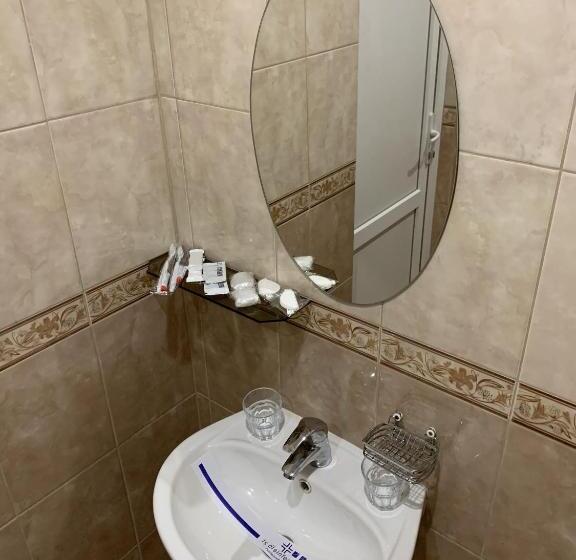 غرفة قياسية مزوَّدة بشُرفة, готель цісар