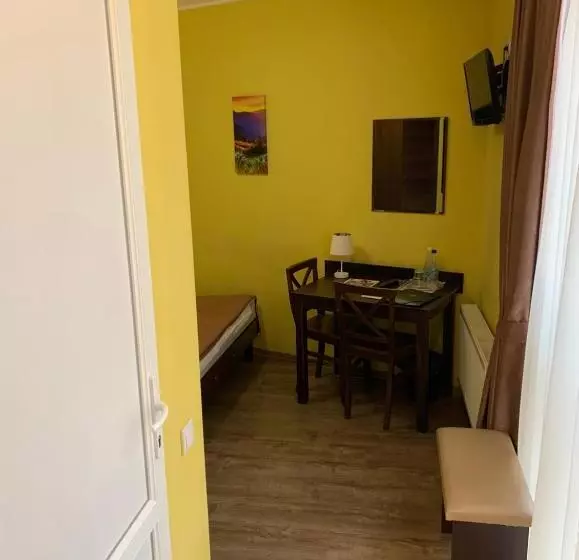اتاق استاندارد با تخت بزرگ, готель цісар