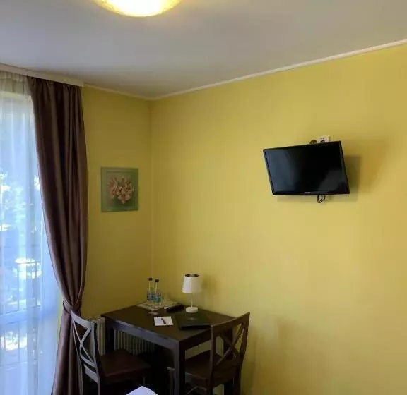 اتاق استاندارد با تخت بزرگ, готель цісар