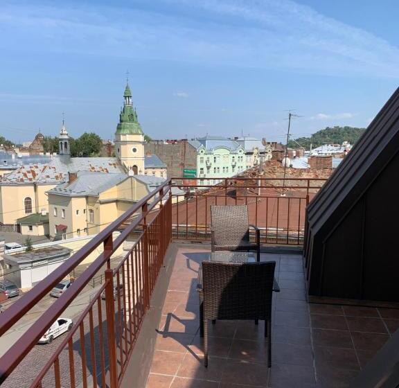 غرفة عائلية, готель цісар