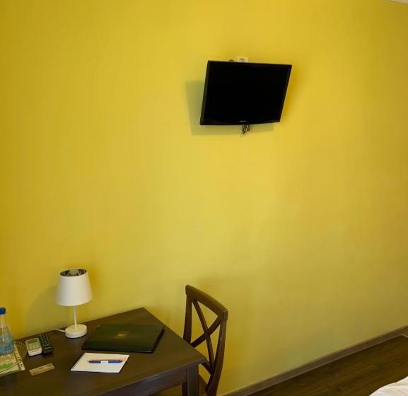 غرفة قياسية سرير كينج, готель цісар