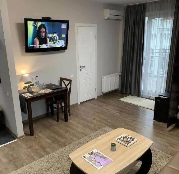 غرفة عائلية, готель цісар