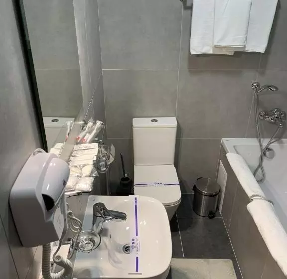 اتاق خانوادگی, готель цісар