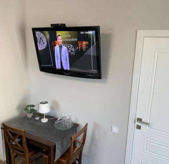 غرفة عائلية, готель цісар