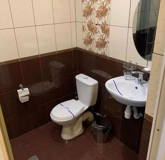 اتاق راحتی سه تخته, готель цісар