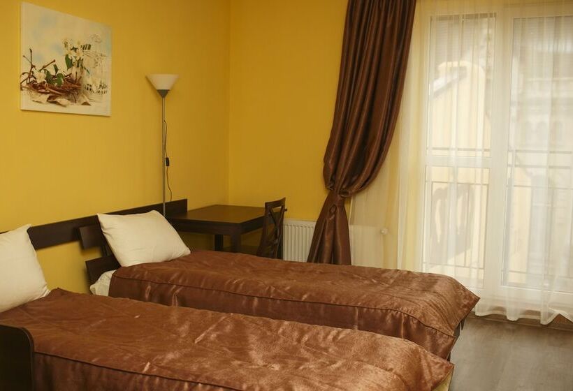 غرفة قياسية, готель цісар