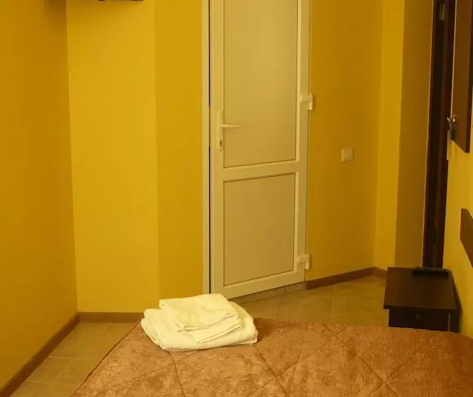 اتاق استاندارد یک نفره, готель цісар