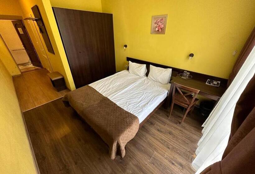 غرفة قياسية سرير كينج, готель цісар