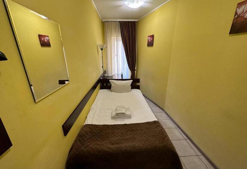 غرفة قياسية فردية, готель цісар