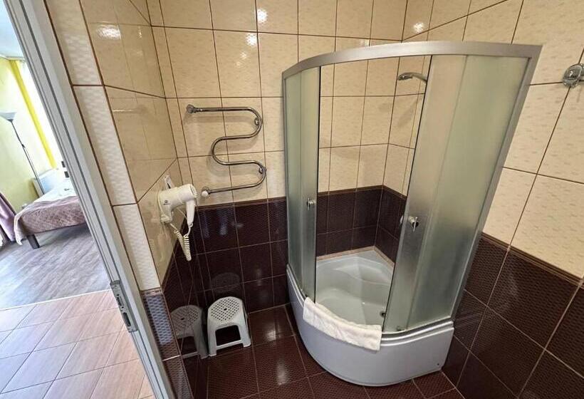 غرفة كومفورت ثلاثية, готель цісар