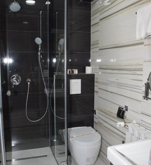 آپارتمان یک خوابه با دری مشترک که هال را جدا می کند., Elegance