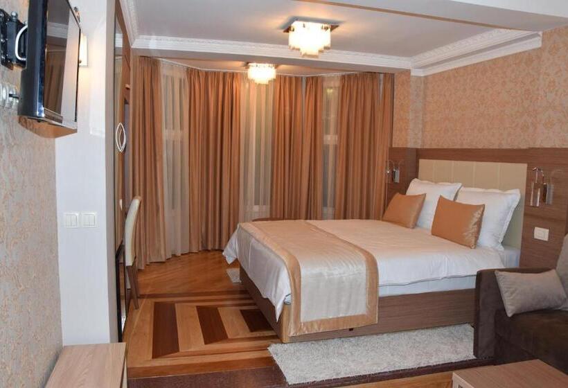 آپارتمان یک خوابه با دری مشترک که هال را جدا می کند., Elegance