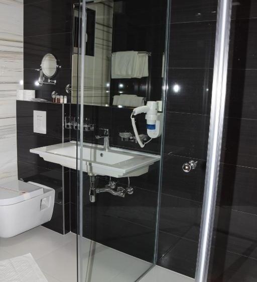 آپارتمان یک خوابه با دری مشترک که هال را جدا می کند., Elegance