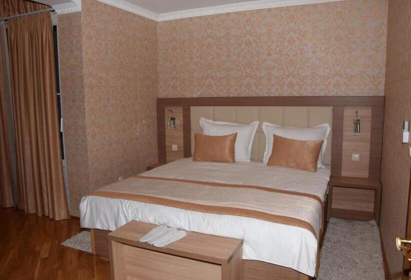 آپارتمان یک خوابه با دری مشترک که هال را جدا می کند., Elegance