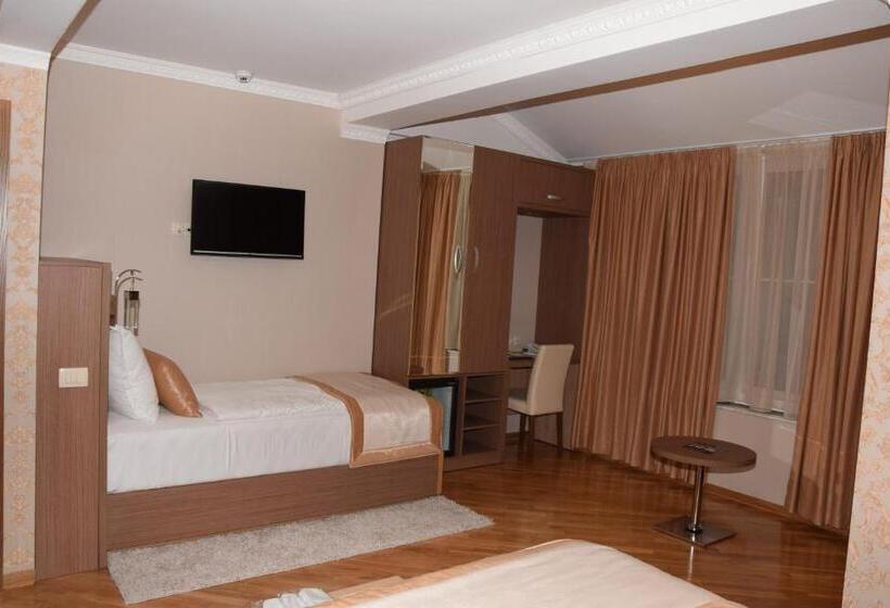 آپارتمان یک خوابه با دری مشترک که هال را جدا می کند., Elegance