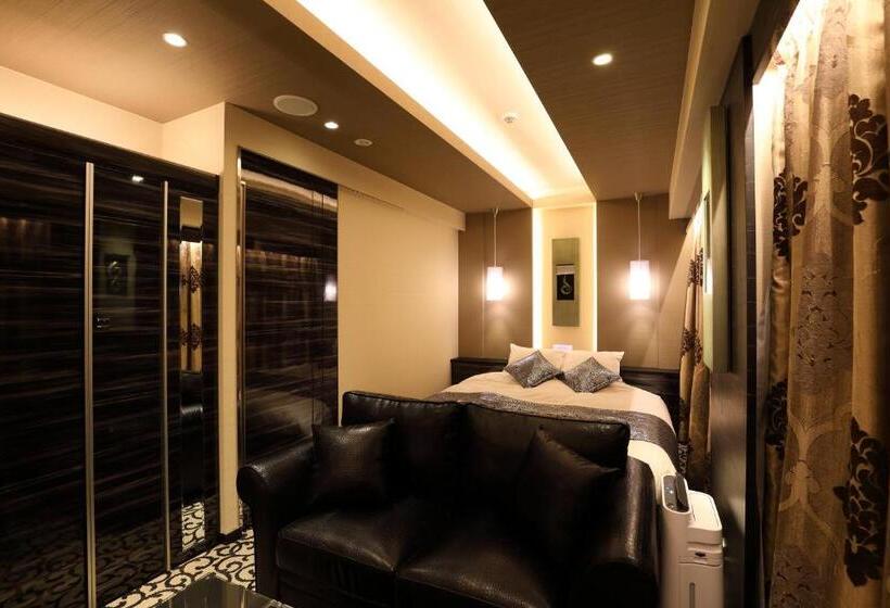 Номер Deluxe, Leon Hamamatsu