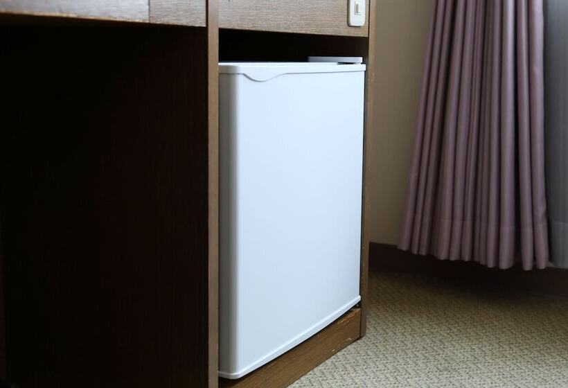 Номер Deluxe, Leon Hamamatsu