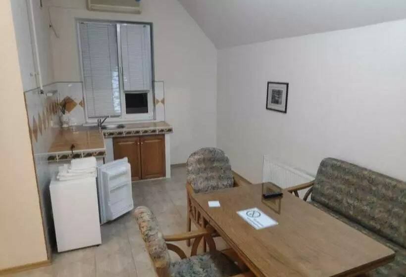 سوئیت راحتی, Mini Chisinau