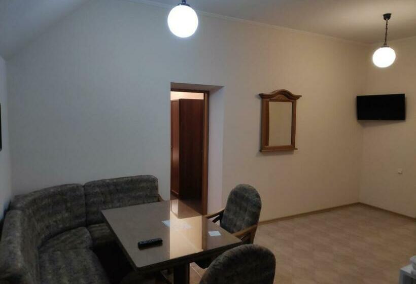 سوئیت راحتی, Mini Chisinau