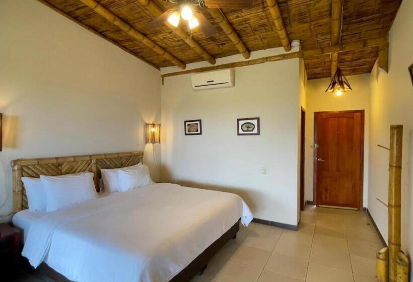 اتاق لوکس با بالکن و چشمانداز دریا, Nativa Bambu Ecolodge