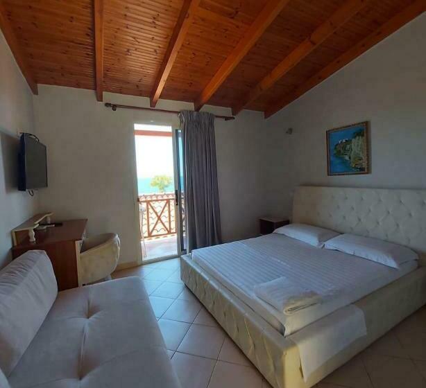 חדר סופריור לשלושה עם נוף לים, Olympia Touristic Village