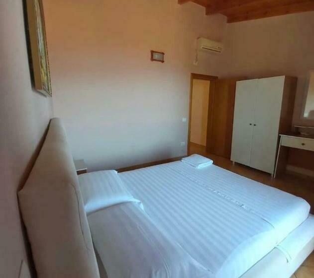 חדר סופריור עם מיטת קינג, Olympia Touristic Village