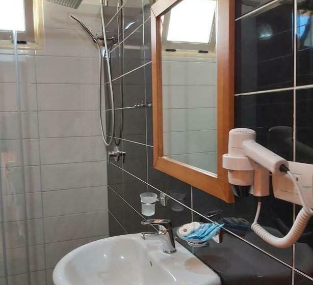 חדר משפחתי נוף לים, Olympia Touristic Village