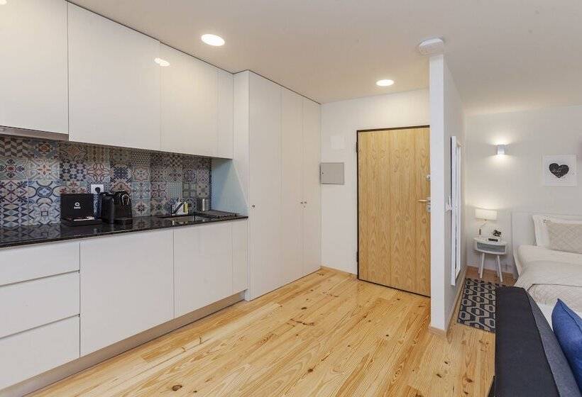 استودیوی استاندارد, Oporto Local Studios